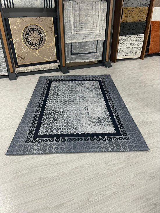 Meryem Siyah Model Halı Örtüsü