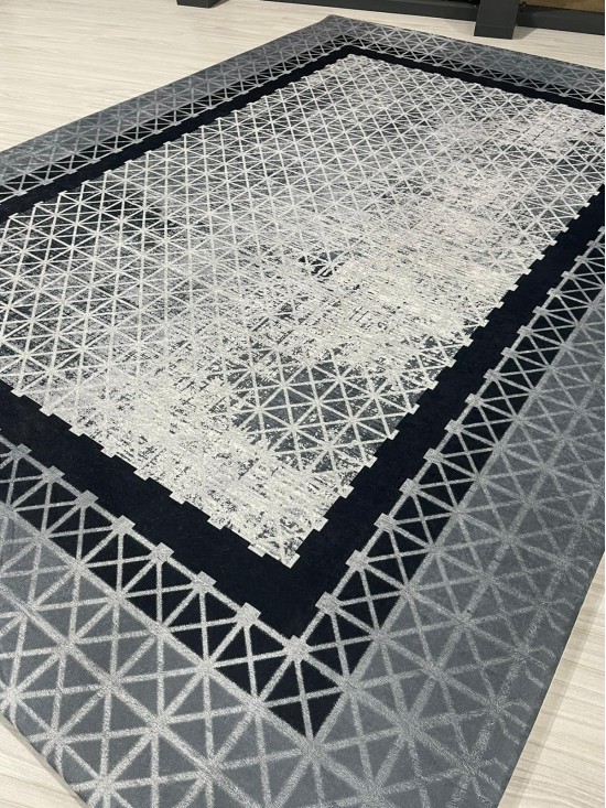 Meryem Siyah Model Halı Örtüsü