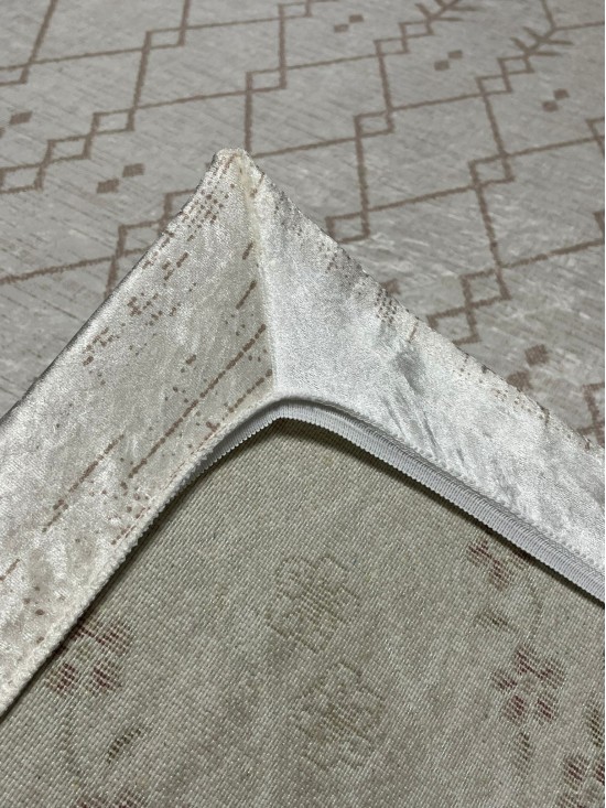 Baklava Desenli Krem Halı Örtüsü