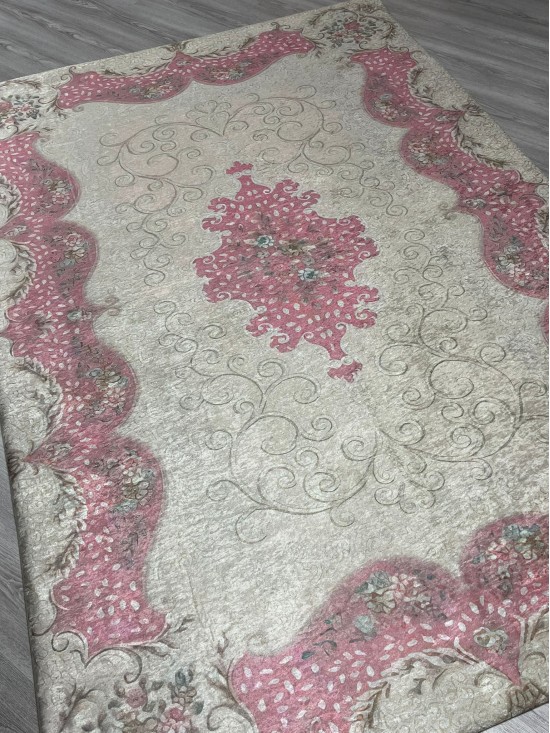 Türkan Pembe Halı Örtüsü